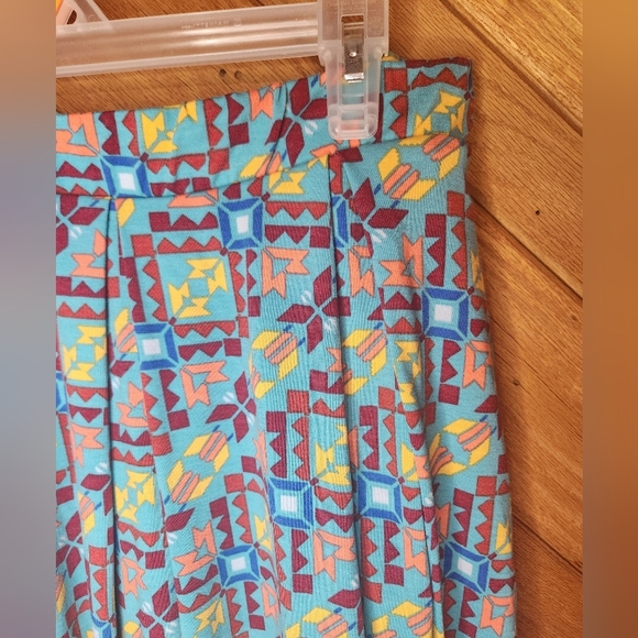 Lularoe Madison skirt light teal with arrows size medium - Picture 4 of 8